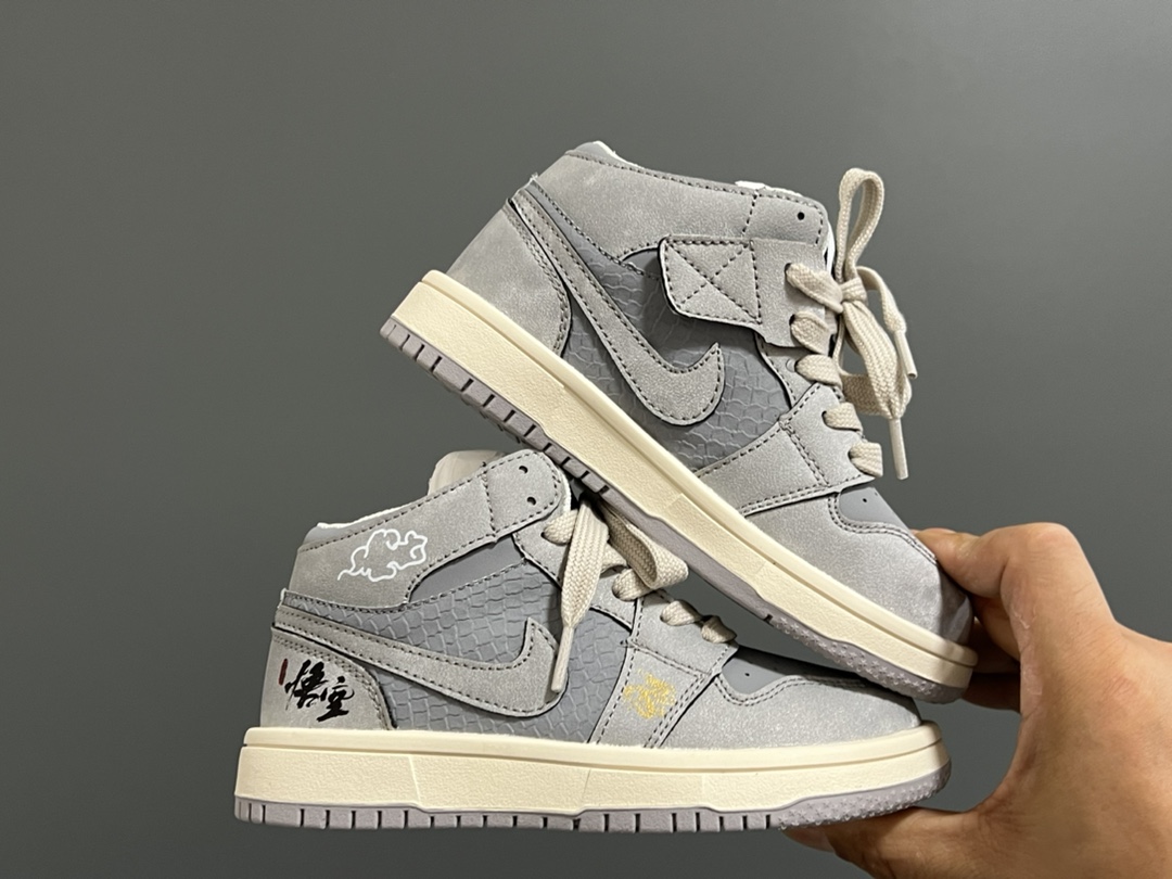 图片[8]-乔一中帮联名魔术贴儿童篮球鞋 尺码：26-37码 经典乔一中帮款式🆕 秋冬超合适❤️ 魔术贴设计，穿脱方便✌🏻 联名系列，细节印花超可爱😍-选品中心