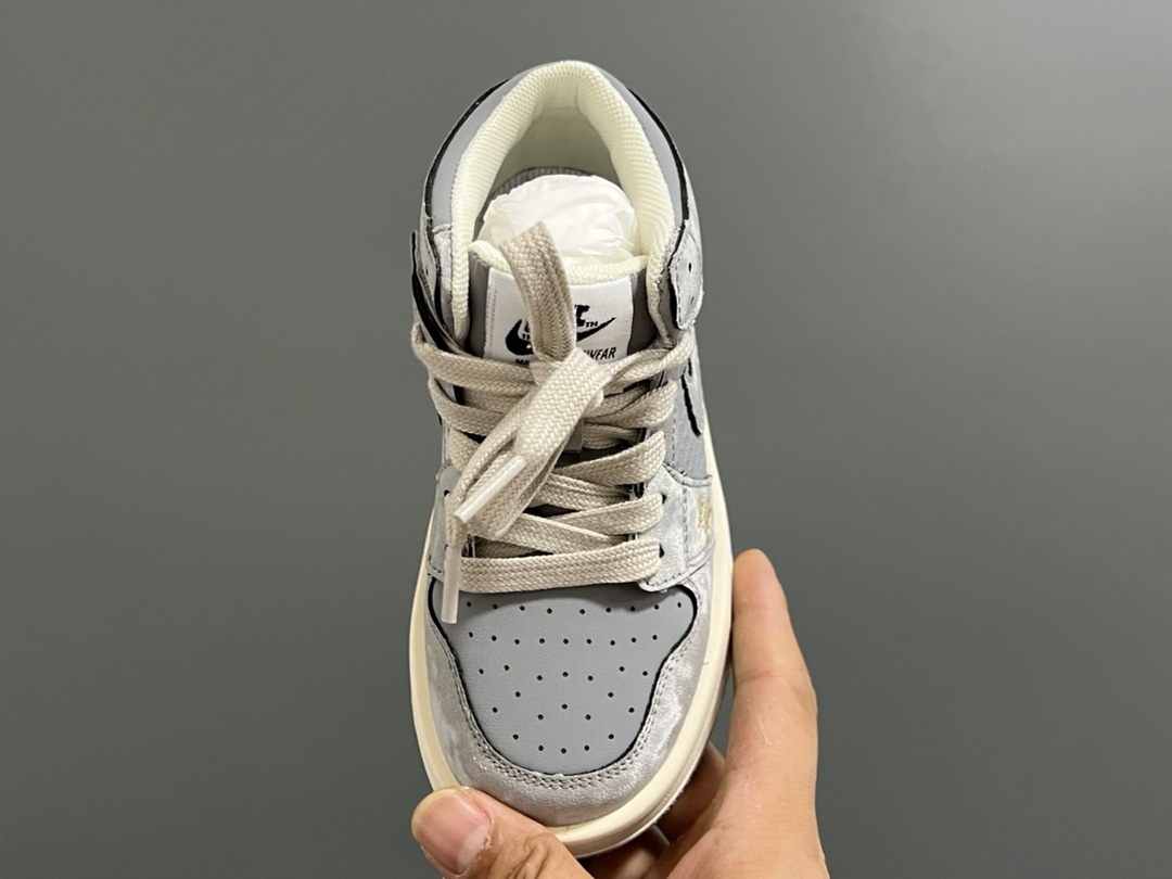 图片[7]-乔一中帮联名魔术贴儿童篮球鞋 尺码：26-37码 经典乔一中帮款式🆕 秋冬超合适❤️ 魔术贴设计，穿脱方便✌🏻 联名系列，细节印花超可爱😍-选品中心