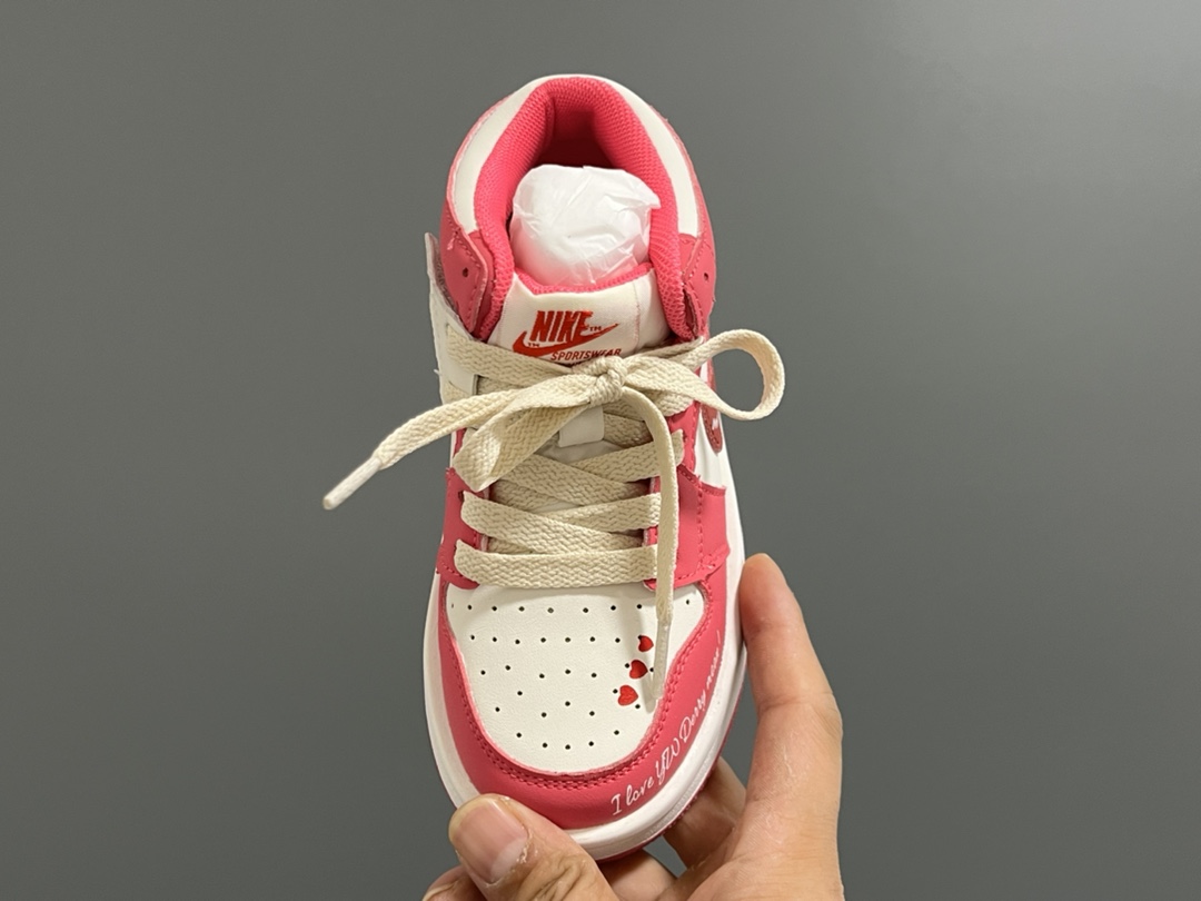 图片[7]-乔一中帮联名魔术贴儿童篮球鞋26-37码 经典乔一中帮款式🆕 秋冬超合适❤️ 魔术贴设计，穿脱方便✌🏻 联名系列，细节印花超可爱😍-选品中心