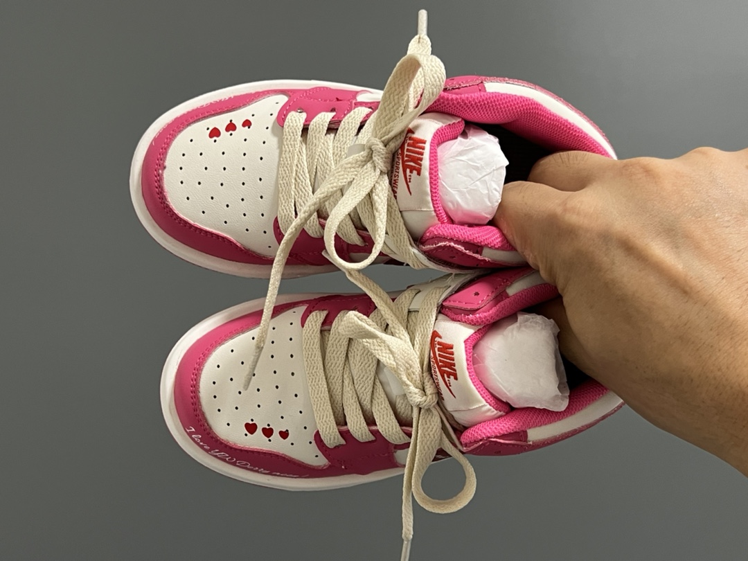 乔一中帮联名魔术贴儿童篮球鞋26-37码 经典乔一中帮款式🆕 秋冬超合适❤️ 魔术贴设计，穿脱方便✌🏻 联名系列，细节印花超可爱😍-选品中心