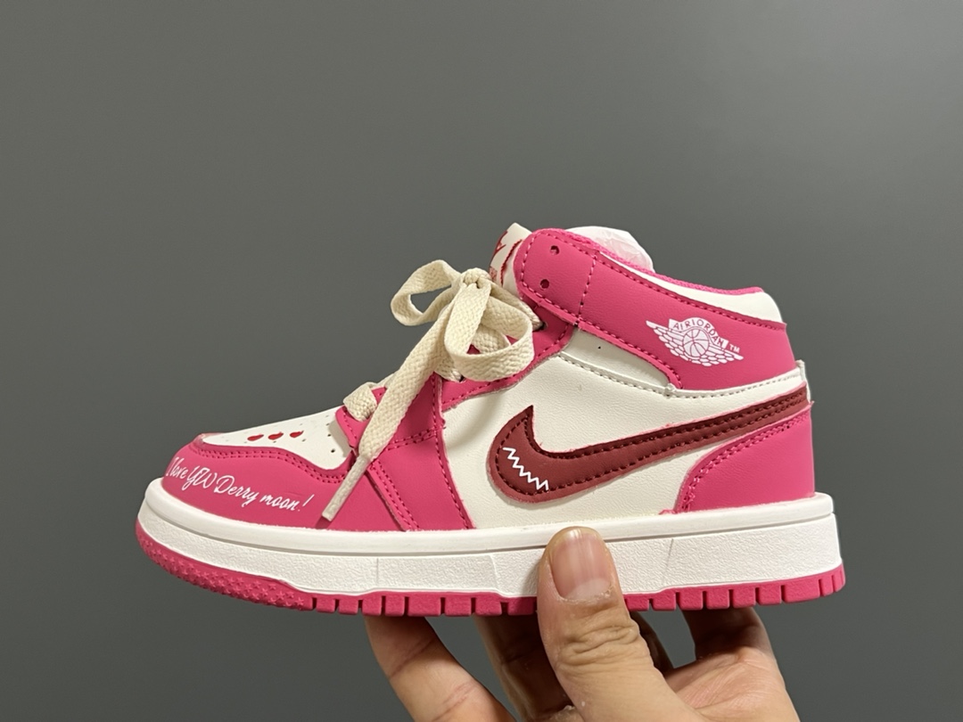 图片[4]-乔一中帮联名魔术贴儿童篮球鞋26-37码 经典乔一中帮款式🆕 秋冬超合适❤️ 魔术贴设计，穿脱方便✌🏻 联名系列，细节印花超可爱😍-选品中心