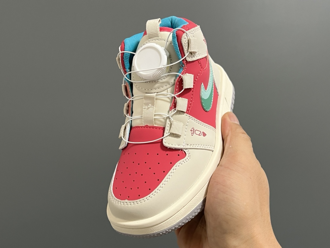 图片[3]-乔一中帮联名锁扣儿童篮球鞋 尺码：26-37码 经典乔一中帮款式🆕 秋冬超合适❤️ 锁扣设计，穿脱方便✌🏻 联名系列，细节印花超可爱😍-选品中心