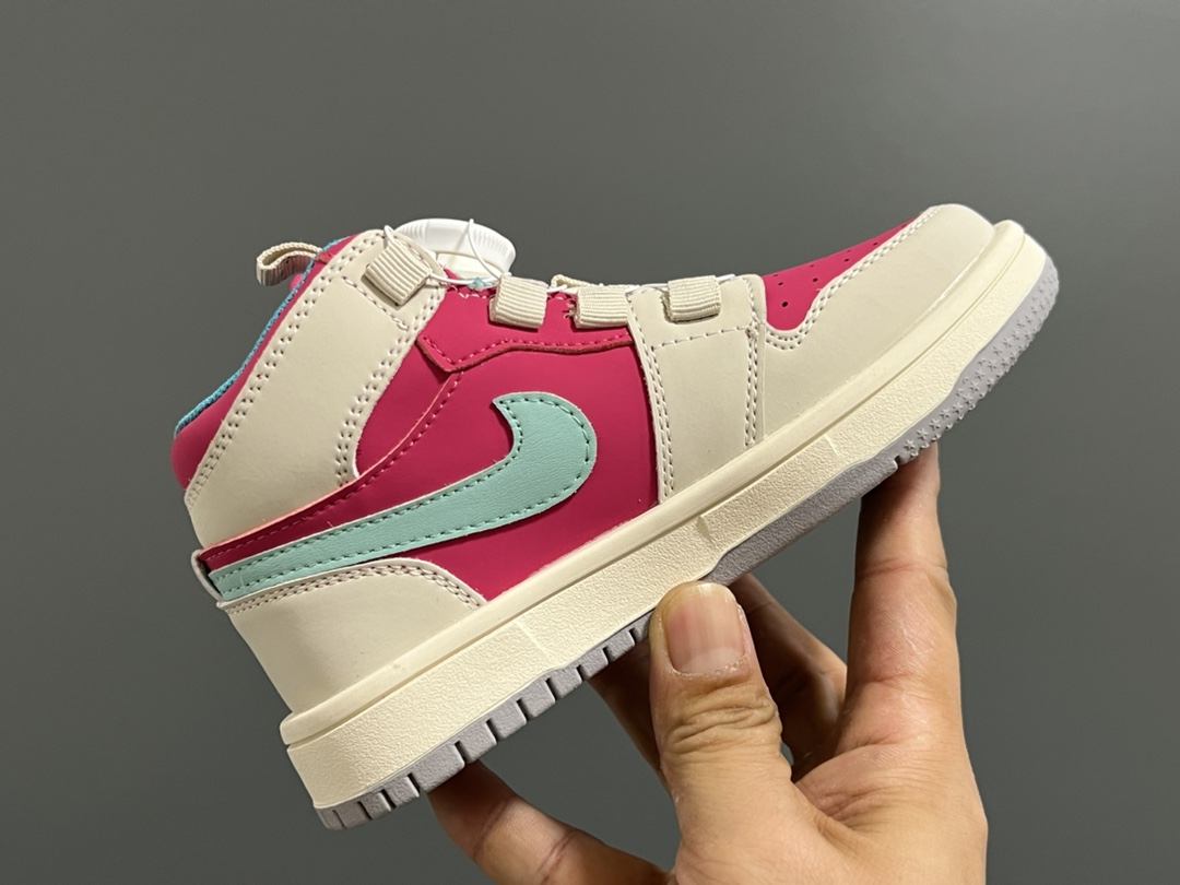 图片[5]-乔一中帮联名锁扣儿童篮球鞋 尺码：26-37码 经典乔一中帮款式🆕 秋冬超合适❤️ 锁扣设计，穿脱方便✌🏻 联名系列，细节印花超可爱😍-选品中心