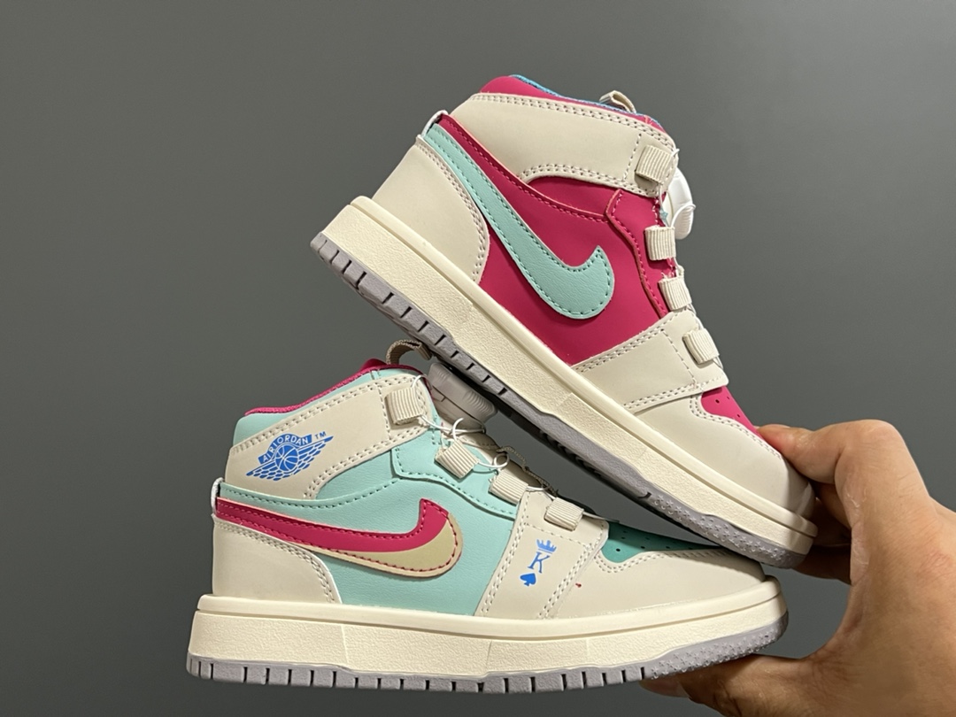 图片[8]-乔一中帮联名锁扣儿童篮球鞋 尺码：26-37码 经典乔一中帮款式🆕 秋冬超合适❤️ 锁扣设计，穿脱方便✌🏻 联名系列，细节印花超可爱😍-选品中心