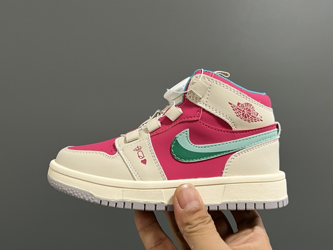 图片[4]-乔一中帮联名锁扣儿童篮球鞋 尺码：26-37码 经典乔一中帮款式🆕 秋冬超合适❤️ 锁扣设计，穿脱方便✌🏻 联名系列，细节印花超可爱😍-选品中心