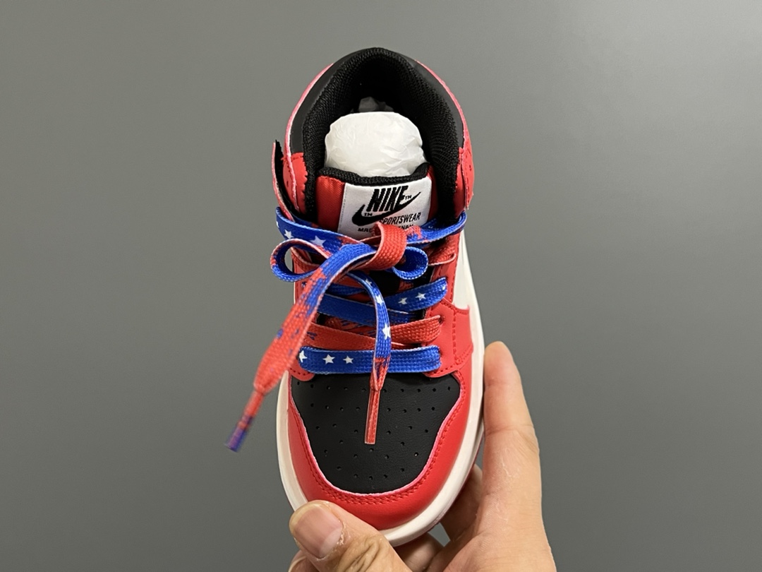 图片[5]-乔一中帮联名魔术贴儿童篮球鞋 尺码：26-37码 经典乔一中帮款式🆕 秋冬超合适❤️ 魔术贴设计，穿脱方便✌🏻 联名系列，细节印花超可爱😍-选品中心