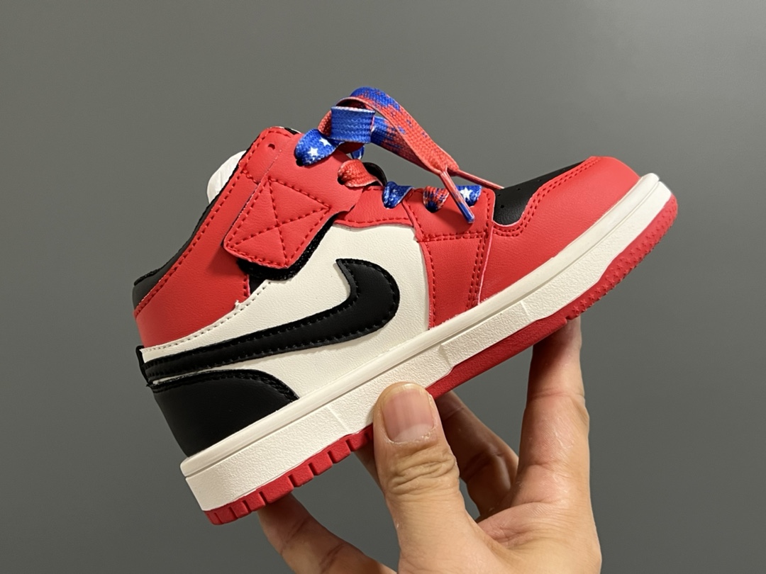 图片[6]-乔一中帮联名魔术贴儿童篮球鞋 尺码：26-37码 经典乔一中帮款式🆕 秋冬超合适❤️ 魔术贴设计，穿脱方便✌🏻 联名系列，细节印花超可爱😍-选品中心