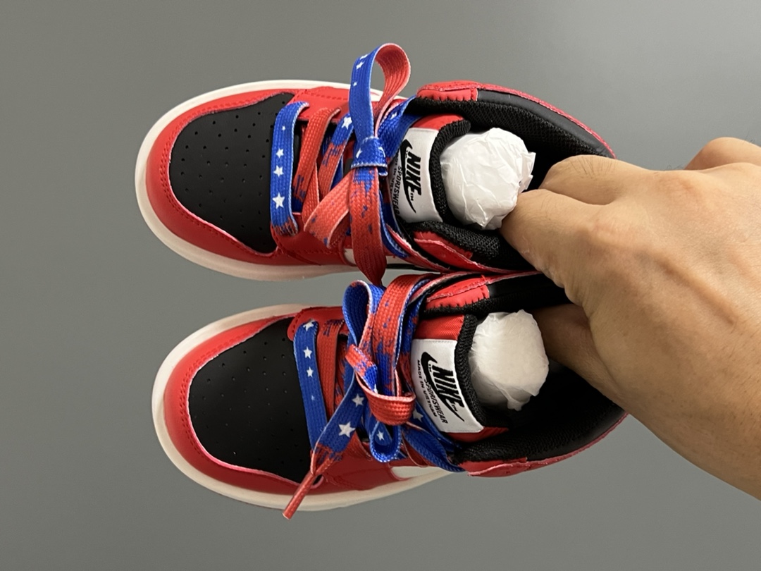 乔一中帮联名魔术贴儿童篮球鞋 尺码：26-37码 经典乔一中帮款式🆕 秋冬超合适❤️ 魔术贴设计，穿脱方便✌🏻 联名系列，细节印花超可爱😍-选品中心