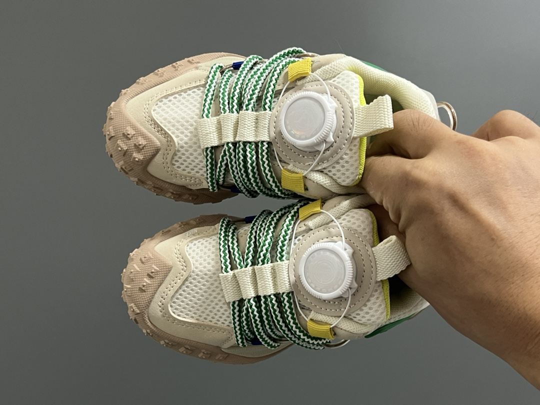 NK 新款锁扣网面儿童老爹运动鞋 尺码：27-37码 经典锁扣设计，一按一拉，超级方便✌🏻 网面透气舒适☁️ 耐磨防滑橡胶大底✌🏻 老爹款超舒适✔️-选品中心