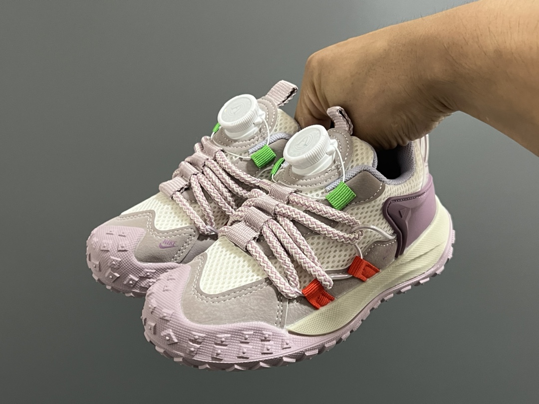 NK 新款锁扣网面儿童老爹运动鞋 尺码：27-37码 经典锁扣设计，一按一拉，超级方便✌🏻 网面透气舒适☁️ 耐磨防滑橡胶大底✌🏻 老爹款超舒适✔️-选品中心