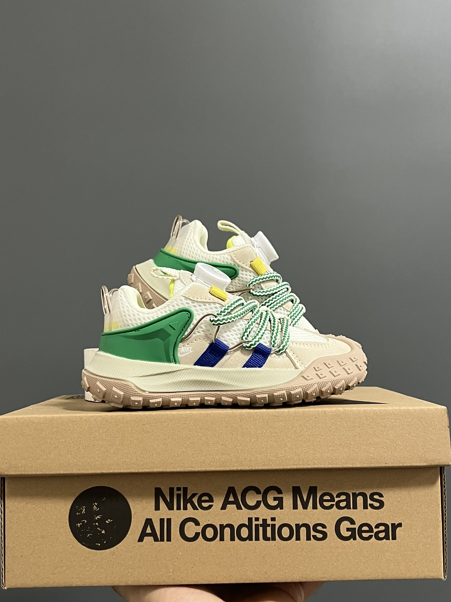 NK 新款锁扣网面儿童老爹运动鞋 尺码：27-37码 经典锁扣设计，一按一拉，超级方便✌🏻 网面透气舒适☁️ 耐磨防滑橡胶大底✌🏻 老爹款超舒适✔️-选品中心