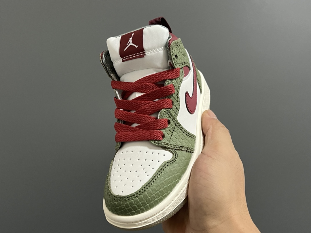 图片[3]-‼️活动价‼️‼️‼️ 乔一头层中帮系带儿童运动鞋 尺码：22-37码 优质皮料拼接，质感柔软细腻☁️ 经典中帮款式，上脚敲帅气🆒 附赠一对鞋带扣，穿脱更加方便✌🏻 橡胶耐磨防滑大底，脚感不言而喻✔️-选品中心