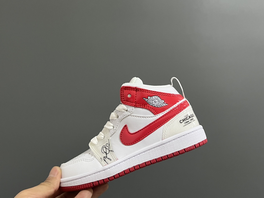 图片[2]-活动乔一头层中帮系带儿童运动鞋 尺码：22-37码 优质皮料拼接，质感柔软细腻☁️ 经典中帮款式，上脚敲帅气🆒 附赠一对鞋带扣，穿脱更加方便✌🏻 橡胶耐磨防滑大底，脚感不言而喻✔️-选品中心