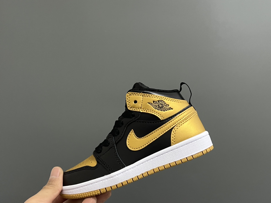 图片[4]-活动乔一头层中帮系带儿童运动鞋 尺码：22-37码 优质皮料拼接，质感柔软细腻☁️ 经典中帮款式，上脚敲帅气🆒 附赠一对鞋带扣，穿脱更加方便✌🏻 橡胶耐磨防滑大底，脚感不言而喻✔️-选品中心