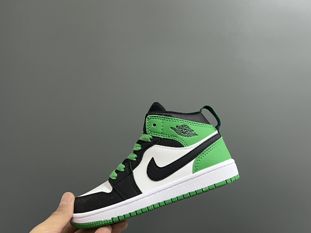 图片[7]-‼️活动价‼️‼️‼️ 乔一头层中帮系带儿童运动鞋 尺码：22-37码 优质皮料拼接，质感柔软细腻☁️ 经典中帮款式，上脚敲帅气🆒 附赠一对鞋带扣，穿脱更加方便✌🏻 橡胶耐磨防滑大底，脚感不言而喻✔️-选品中心