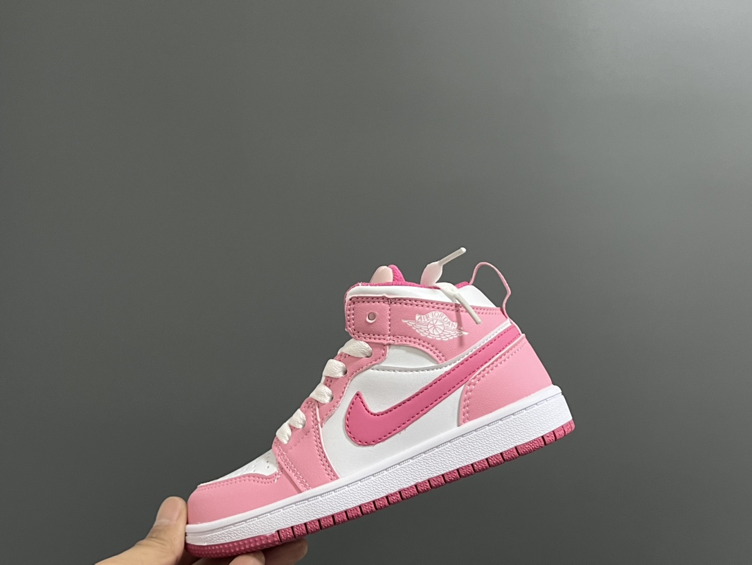 图片[6]-‼️活动价‼️‼️‼️ 乔一头层中帮系带儿童运动鞋 尺码：22-37码 优质皮料拼接，质感柔软细腻☁️ 经典中帮款式，上脚敲帅气🆒 附赠一对鞋带扣，穿脱更加方便✌🏻 橡胶耐磨防滑大底，脚感不言而喻✔️-选品中心