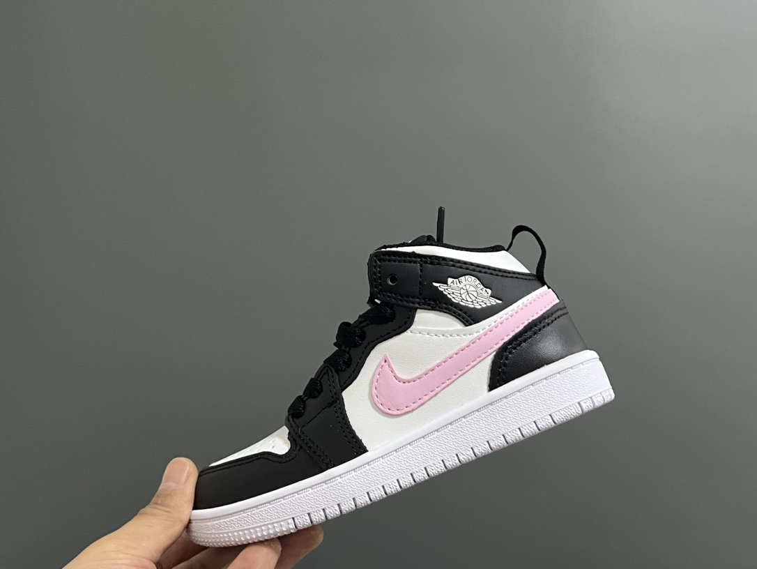 图片[6]-‼️活动价‼️‼️‼️ 乔一头层中帮系带儿童运动鞋 尺码：22-37码 优质皮料拼接，质感柔软细腻☁️ 经典中帮款式，上脚敲帅气🆒 附赠一对鞋带扣，穿脱更加方便✌🏻 橡胶耐磨防滑大底，脚感不言而喻✔️-选品中心