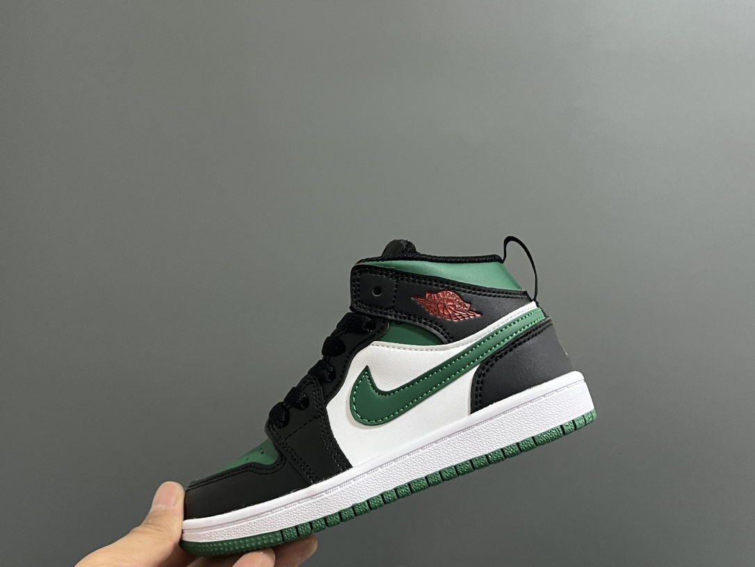 ‼️活动价‼️‼️‼️ 乔一头层中帮系带儿童运动鞋 尺码：22-37码 优质皮料拼接，质感柔软细腻☁️ 经典中帮款式，上脚敲帅气🆒 附赠一对鞋带扣，穿脱更加方便✌🏻 橡胶耐磨防滑大底，脚感不言而喻✔️-选品中心