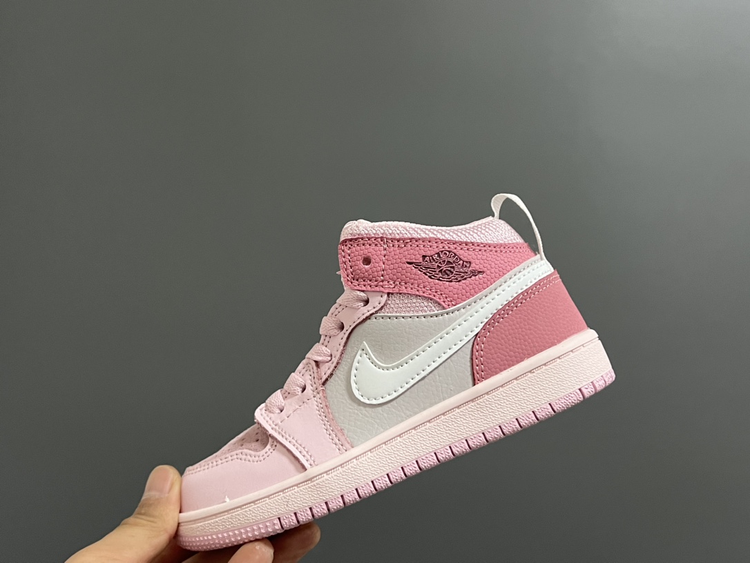 图片[8]-‼️活动价‼️‼️‼️ 乔一头层中帮系带儿童运动鞋 尺码：22-37码 优质皮料拼接，质感柔软细腻☁️ 经典中帮款式，上脚敲帅气🆒 附赠一对鞋带扣，穿脱更加方便✌🏻 橡胶耐磨防滑大底，脚感不言而喻✔️-选品中心