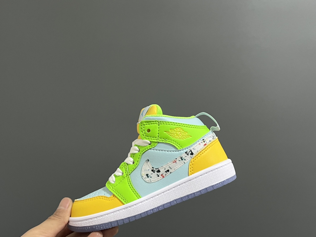 图片[3]-‼️活动价‼️‼️‼️ 乔一头层中帮系带儿童运动鞋 尺码：22-37码 优质皮料拼接，质感柔软细腻☁️ 经典中帮款式，上脚敲帅气🆒 附赠一对鞋带扣，穿脱更加方便✌🏻 橡胶耐磨防滑大底，脚感不言而喻✔️-选品中心