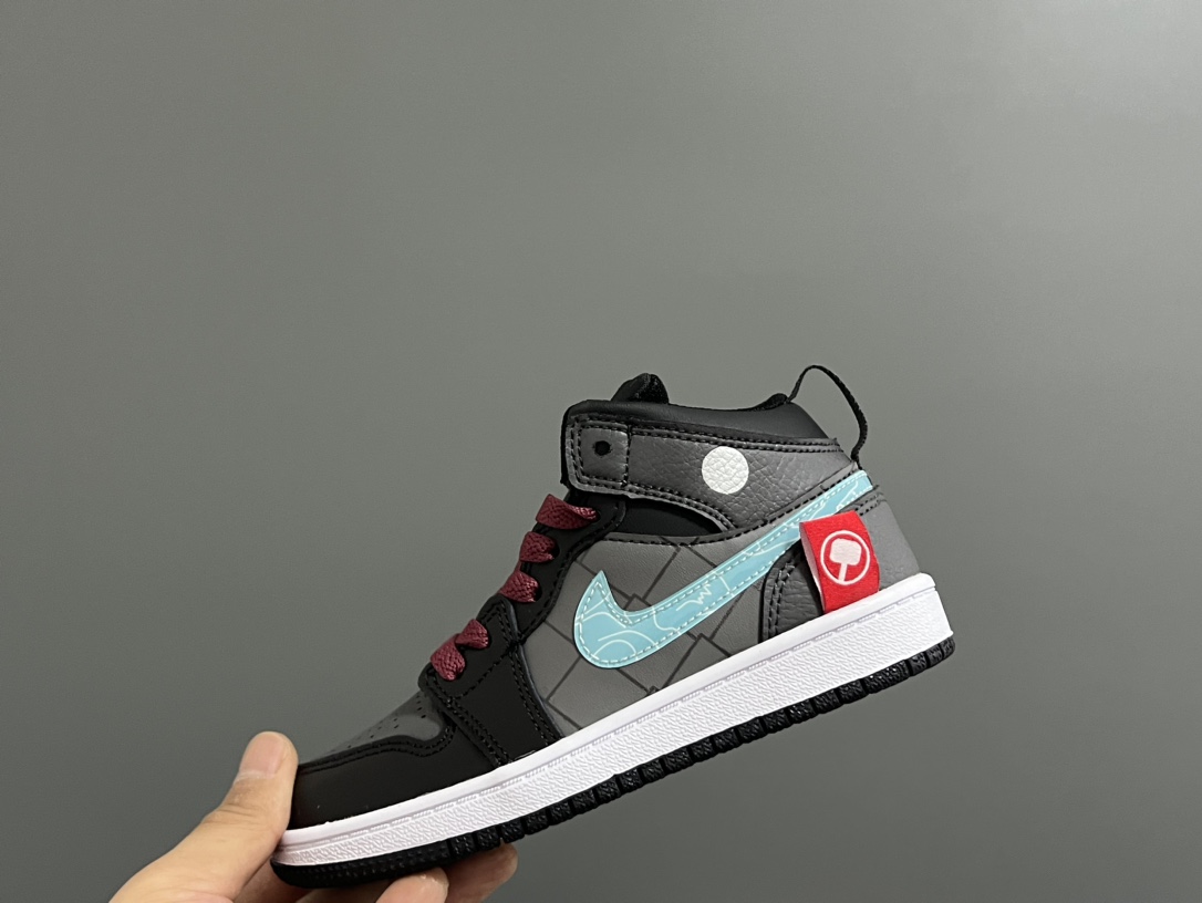 图片[8]-‼️活动价‼️‼️‼️ 乔一头层中帮系带儿童运动鞋 尺码：22-37码 优质皮料拼接，质感柔软细腻☁️ 经典中帮款式，上脚敲帅气🆒 附赠一对鞋带扣，穿脱更加方便✌🏻 橡胶耐磨防滑大底，脚感不言而喻✔️-选品中心