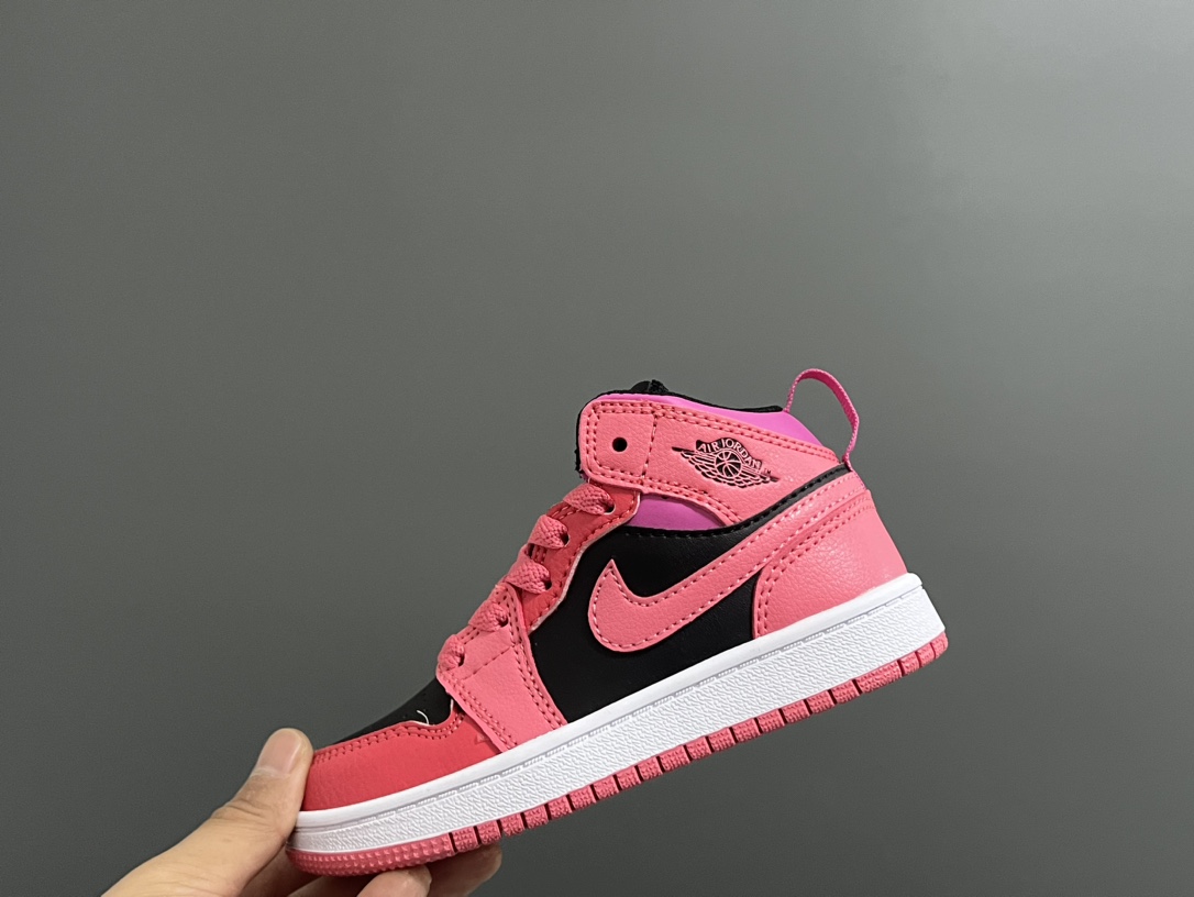 ‼️活动价‼️‼️‼️ 乔一头层中帮系带儿童运动鞋 尺码：22-37码 优质皮料拼接，质感柔软细腻☁️ 经典中帮款式，上脚敲帅气🆒 附赠一对鞋带扣，穿脱更加方便✌🏻 橡胶耐磨防滑大底，脚感不言而喻✔️-选品中心