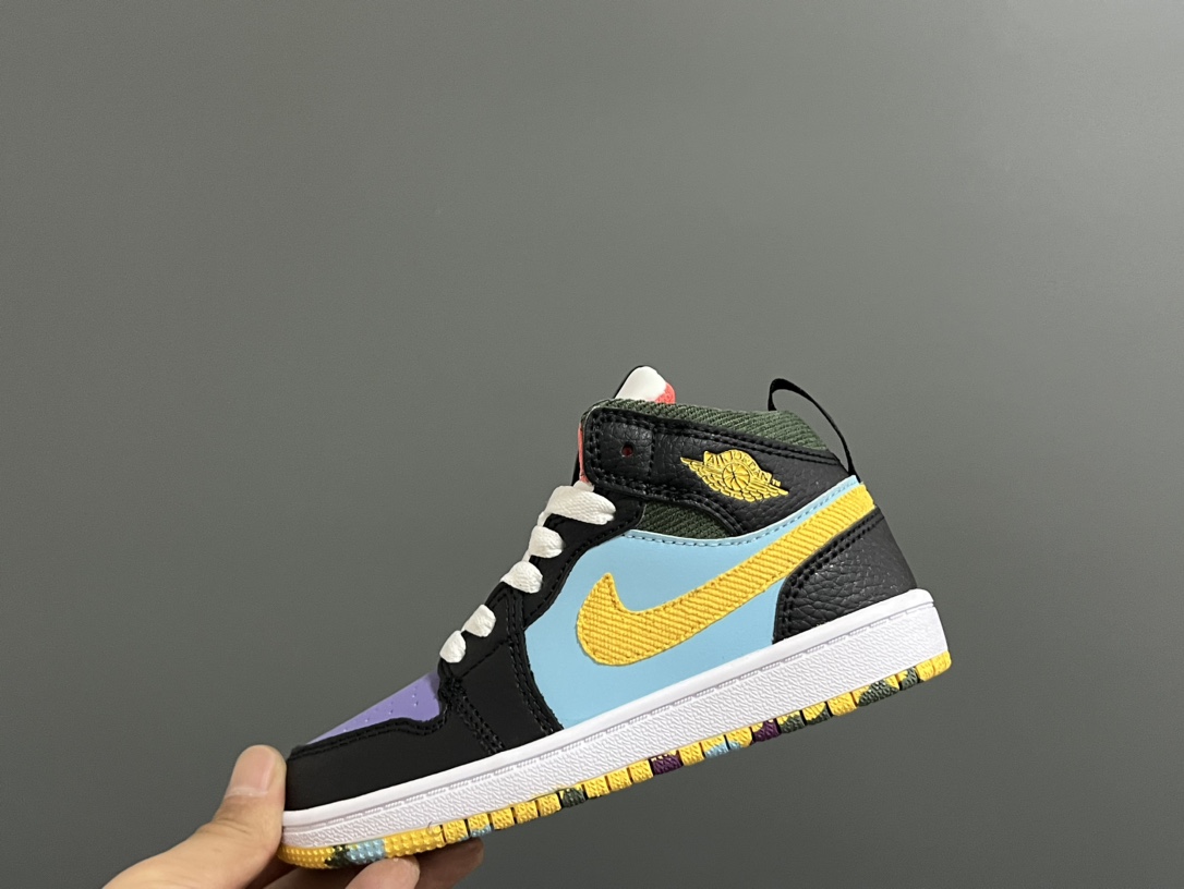 图片[2]-‼️活动价‼️‼️‼️ 乔一头层中帮系带儿童运动鞋 尺码：22-37码 优质皮料拼接，质感柔软细腻☁️ 经典中帮款式，上脚敲帅气🆒 附赠一对鞋带扣，穿脱更加方便✌🏻 橡胶耐磨防滑大底，脚感不言而喻✔️-选品中心