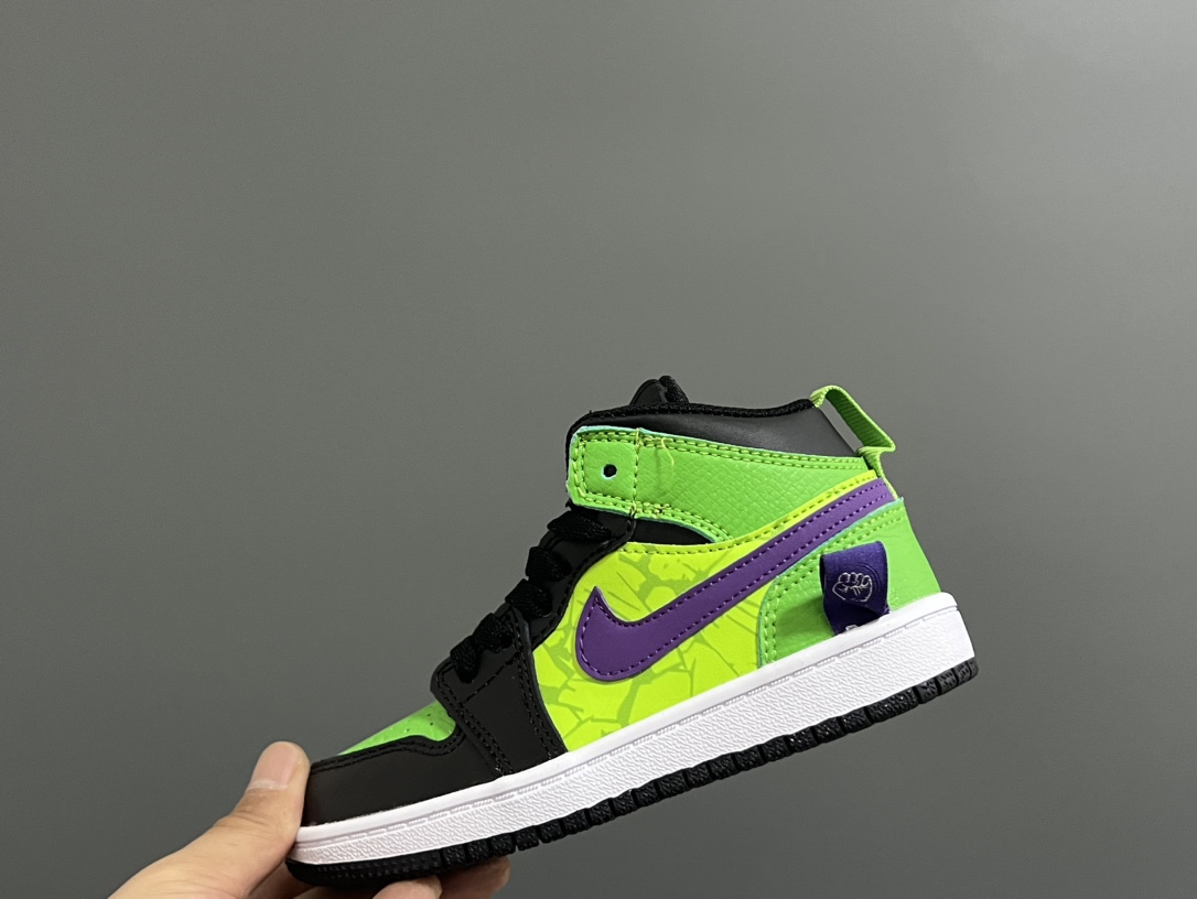 图片[3]-‼️活动价‼️‼️‼️ 乔一头层中帮系带儿童运动鞋 尺码：22-37码 优质皮料拼接，质感柔软细腻☁️ 经典中帮款式，上脚敲帅气🆒 附赠一对鞋带扣，穿脱更加方便✌🏻 橡胶耐磨防滑大底，脚感不言而喻✔️-选品中心