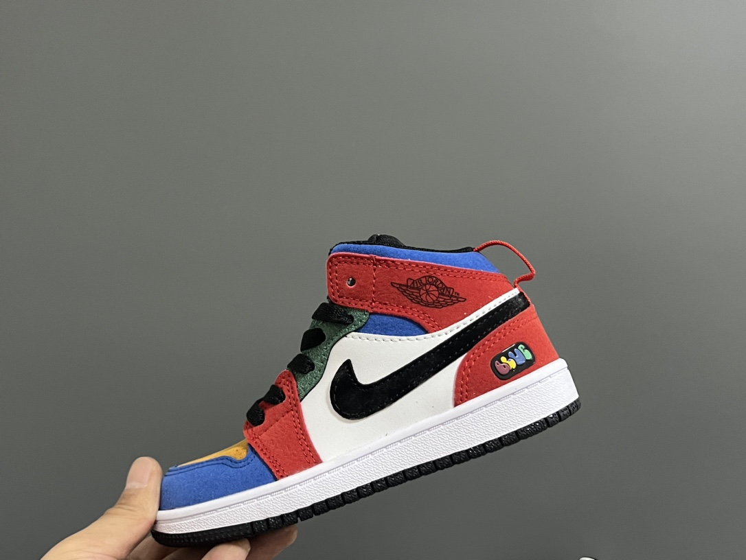 图片[5]-‼️‼️‼️ 乔一头层中帮系带儿童运动鞋 尺码：22-37码 优质皮料拼接，质感柔软细腻☁️ 经典中帮款式，上脚敲帅气🆒 附赠一对鞋带扣，穿脱更加方便✌🏻 橡胶耐磨防滑大底，脚感不言而喻✔️-选品中心