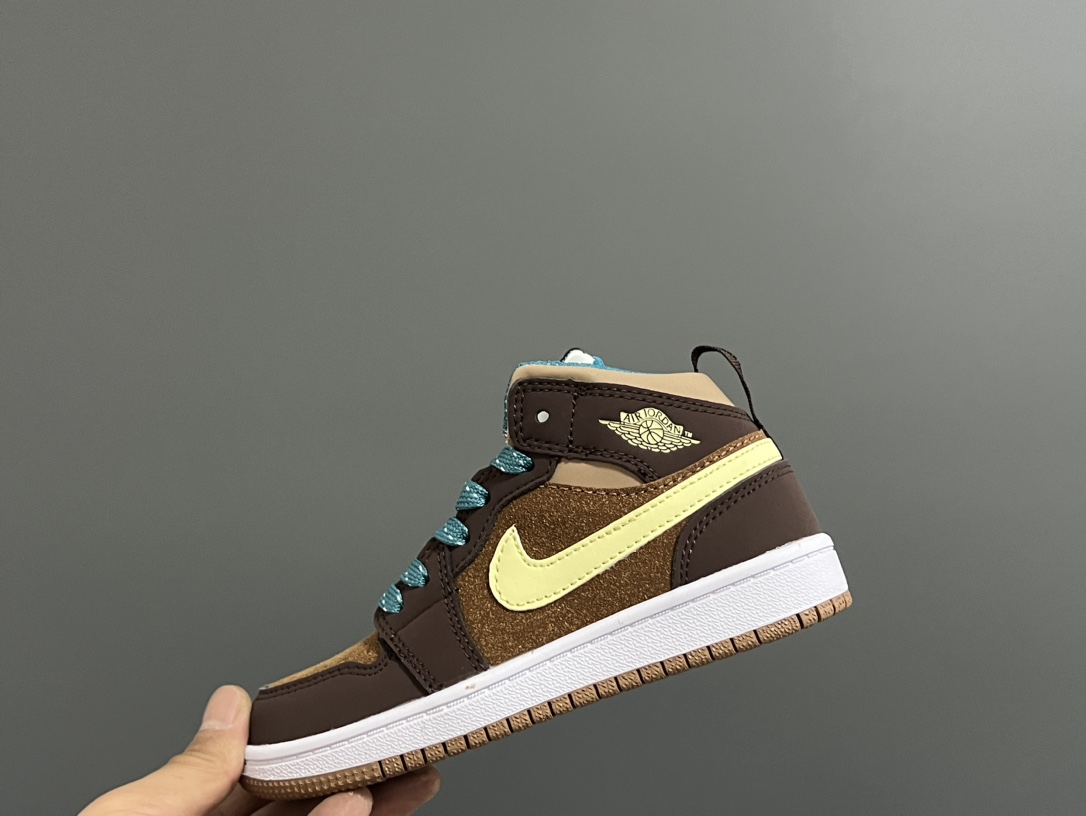 图片[8]-‼️‼️‼️ 乔一头层中帮系带儿童运动鞋 尺码：22-37码 优质皮料拼接，质感柔软细腻☁️ 经典中帮款式，上脚敲帅气🆒 附赠一对鞋带扣，穿脱更加方便✌🏻 橡胶耐磨防滑大底，脚感不言而喻✔️-选品中心