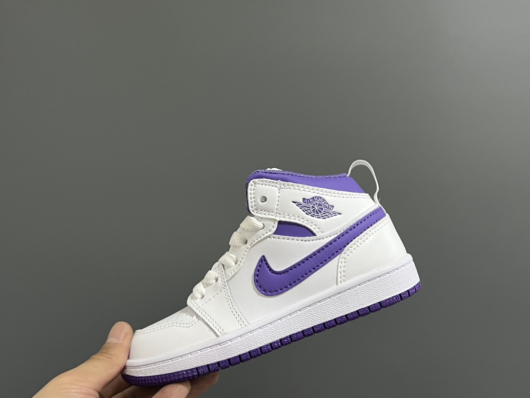 图片[6]-‼️活动价‼️‼️‼️ 乔一头层中帮系带儿童运动鞋 尺码：22-37码 优质皮料拼接，质感柔软细腻☁️ 经典中帮款式，上脚敲帅气🆒 附赠一对鞋带扣，穿脱更加方便✌🏻 橡胶耐磨防滑大底，脚感不言而喻✔️-选品中心