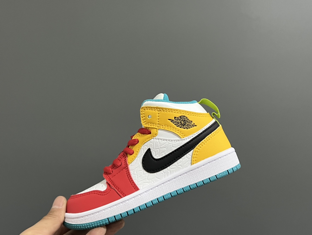 图片[5]-‼️活动价‼️‼️‼️ 乔一头层中帮系带儿童运动鞋 尺码：22-37码 优质皮料拼接，质感柔软细腻☁️ 经典中帮款式，上脚敲帅气🆒 附赠一对鞋带扣，穿脱更加方便✌🏻 橡胶耐磨防滑大底，脚感不言而喻✔️-选品中心