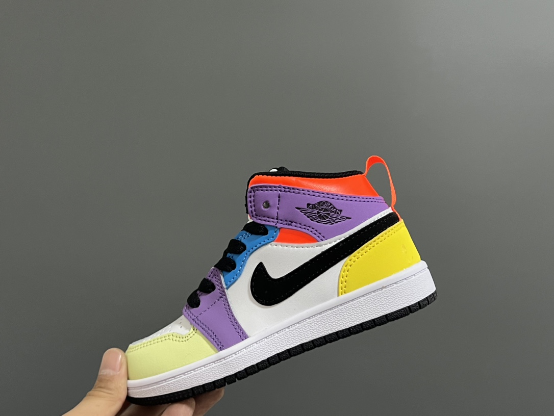 图片[8]-‼️活动价‼️‼️‼️ 乔一头层中帮系带儿童运动鞋 尺码：22-37码 优质皮料拼接，质感柔软细腻☁️ 经典中帮款式，上脚敲帅气🆒 附赠一对鞋带扣，穿脱更加方便✌🏻 橡胶耐磨防滑大底，脚感不言而喻✔️-选品中心