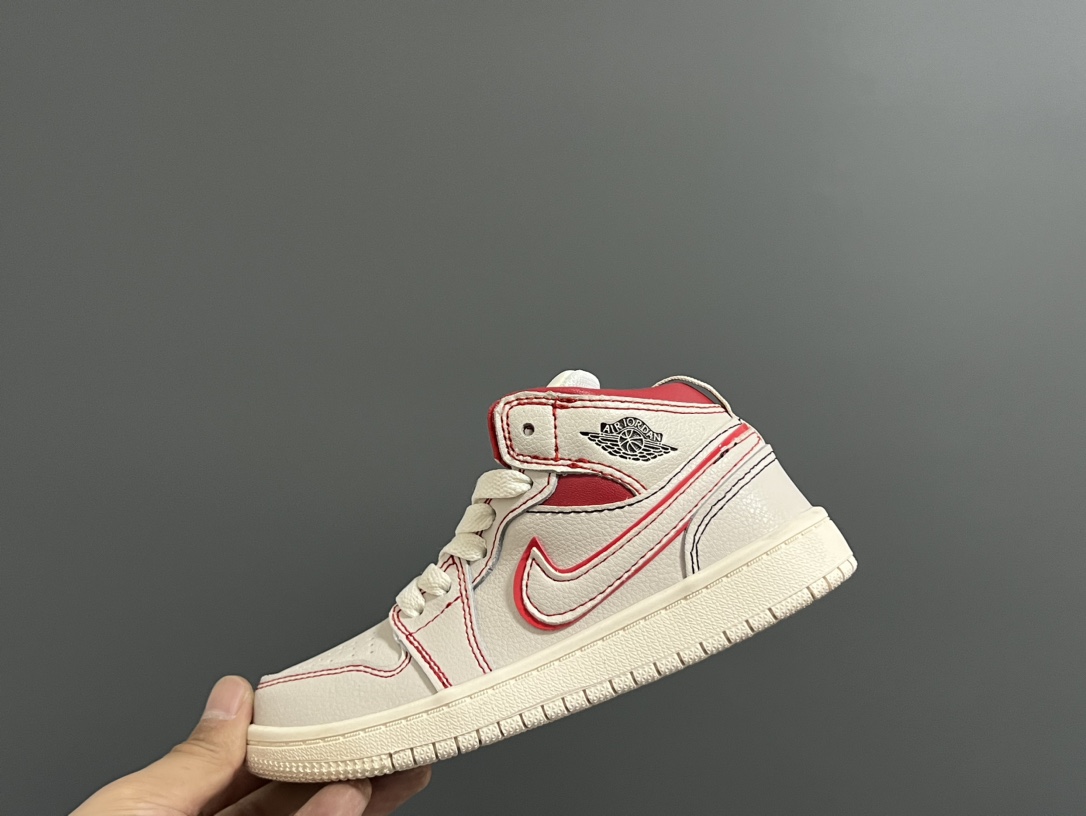 图片[2]-活动乔一头层中帮系带儿童运动鞋 尺码：22-37码 优质皮料拼接，质感柔软细腻☁️ 经典中帮款式，上脚敲帅气🆒 附赠一对鞋带扣，穿脱更加方便✌🏻 橡胶耐磨防滑大底，脚感不言而喻✔️-选品中心