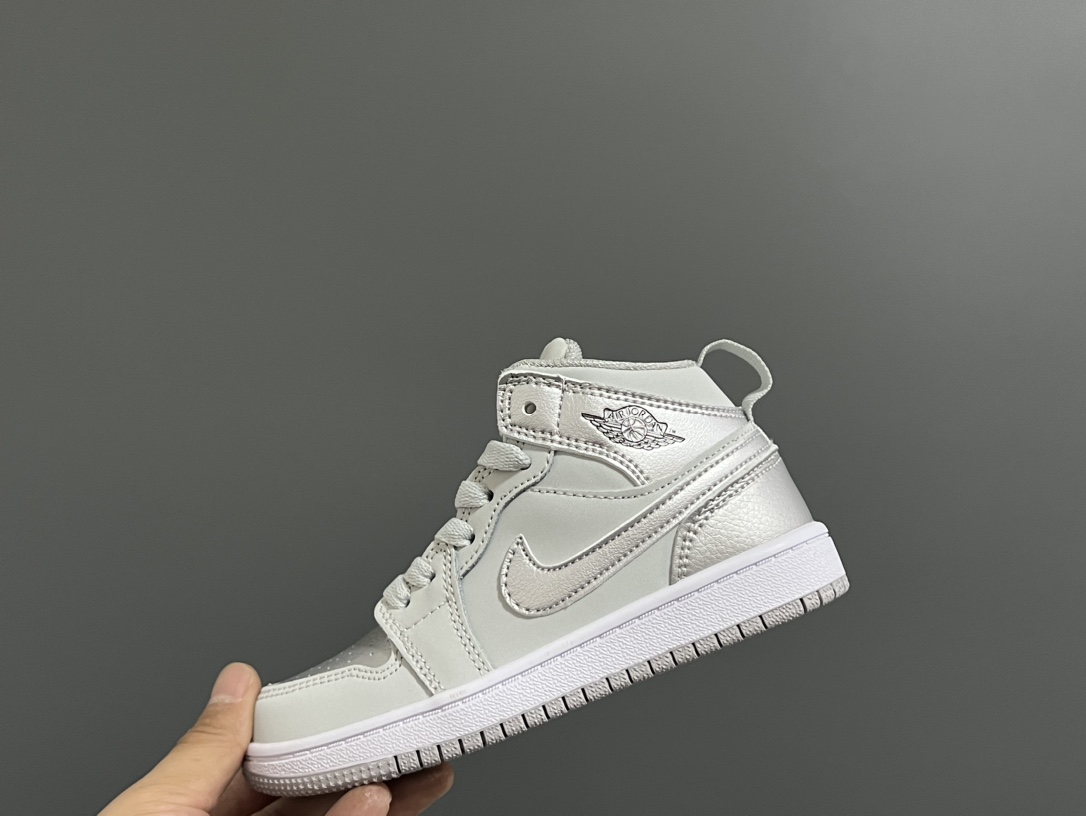 图片[8]-活动乔一头层中帮系带儿童运动鞋 尺码：22-37码 优质皮料拼接，质感柔软细腻☁️ 经典中帮款式，上脚敲帅气🆒 附赠一对鞋带扣，穿脱更加方便✌🏻 橡胶耐磨防滑大底，脚感不言而喻✔️-选品中心