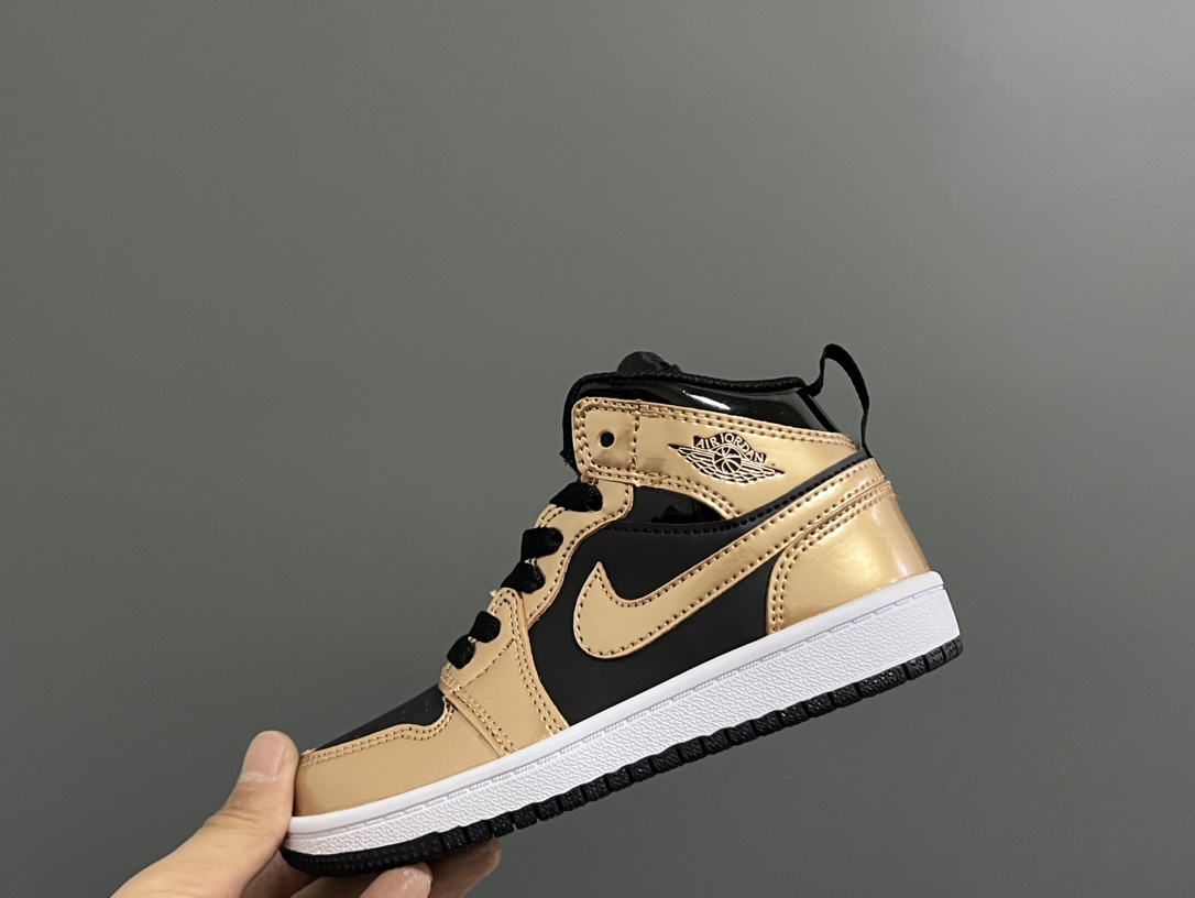 图片[7]-活动乔一头层中帮系带儿童运动鞋 尺码：22-37码 优质皮料拼接，质感柔软细腻☁️ 经典中帮款式，上脚敲帅气🆒 附赠一对鞋带扣，穿脱更加方便✌🏻 橡胶耐磨防滑大底，脚感不言而喻✔️-选品中心