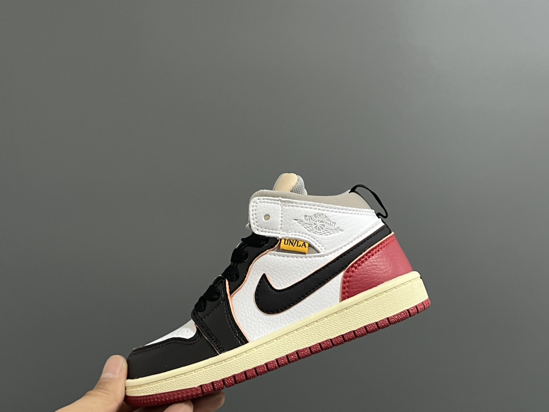 图片[5]-活动乔一头层中帮系带儿童运动鞋 尺码：22-37码 优质皮料拼接，质感柔软细腻☁️ 经典中帮款式，上脚敲帅气🆒 附赠一对鞋带扣，穿脱更加方便✌🏻 橡胶耐磨防滑大底，脚感不言而喻✔️-选品中心