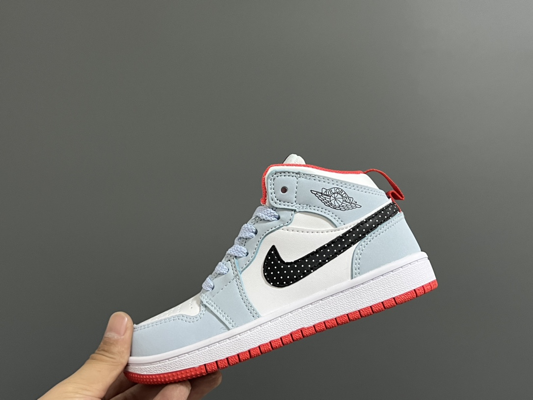 图片[3]-活动乔一头层中帮系带儿童运动鞋 尺码：22-37码 优质皮料拼接，质感柔软细腻☁️ 经典中帮款式，上脚敲帅气🆒 附赠一对鞋带扣，穿脱更加方便✌🏻 橡胶耐磨防滑大底，脚感不言而喻✔️-选品中心