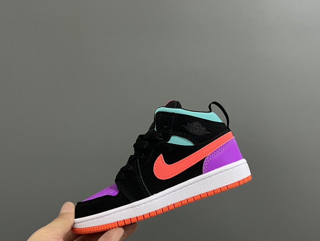 图片[6]-‼️‼️‼️ 乔一头层中帮系带儿童运动鞋 尺码：22-37码 优质皮料拼接，质感柔软细腻☁️ 经典中帮款式，上脚敲帅气🆒 附赠一对鞋带扣，穿脱更加方便✌🏻 橡胶耐磨防滑大底，脚感不言而喻✔️-选品中心