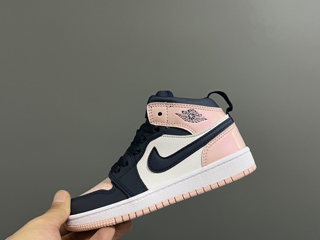 图片[8]-‼️‼️‼️ 乔一头层中帮系带儿童运动鞋 尺码：22-37码 优质皮料拼接，质感柔软细腻☁️ 经典中帮款式，上脚敲帅气🆒 附赠一对鞋带扣，穿脱更加方便✌🏻 橡胶耐磨防滑大底，脚感不言而喻✔️-选品中心