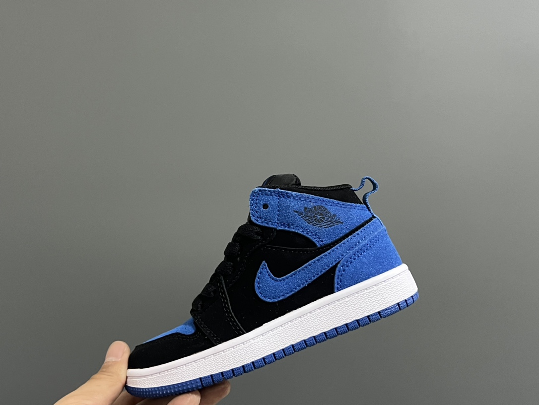 ‼️活动价‼️‼️‼️ 乔一头层中帮系带儿童运动鞋 尺码:22-37码 优质皮料拼接,质感柔软细腻☁️ 经典中帮款式,上脚敲帅气🆒 附赠一对鞋带扣,穿脱更加方便✌🏻 橡胶耐磨防滑大底,脚感不言而喻✔️-选品中心