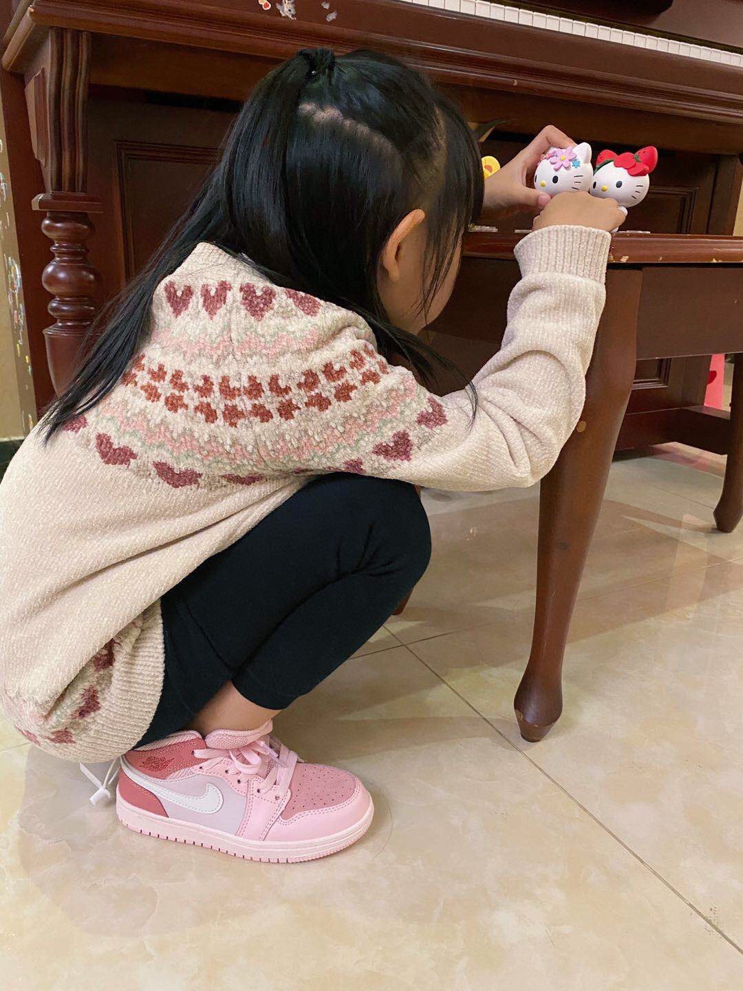 图片[5]-‼️活动价‼️‼️‼️ 乔一头层中帮系带儿童运动鞋 尺码：22-37码 优质皮料拼接，质感柔软细腻☁️ 经典中帮款式，上脚敲帅气🆒 附赠一对鞋带扣，穿脱更加方便✌🏻 橡胶耐磨防滑大底，脚感不言而喻✔️-选品中心