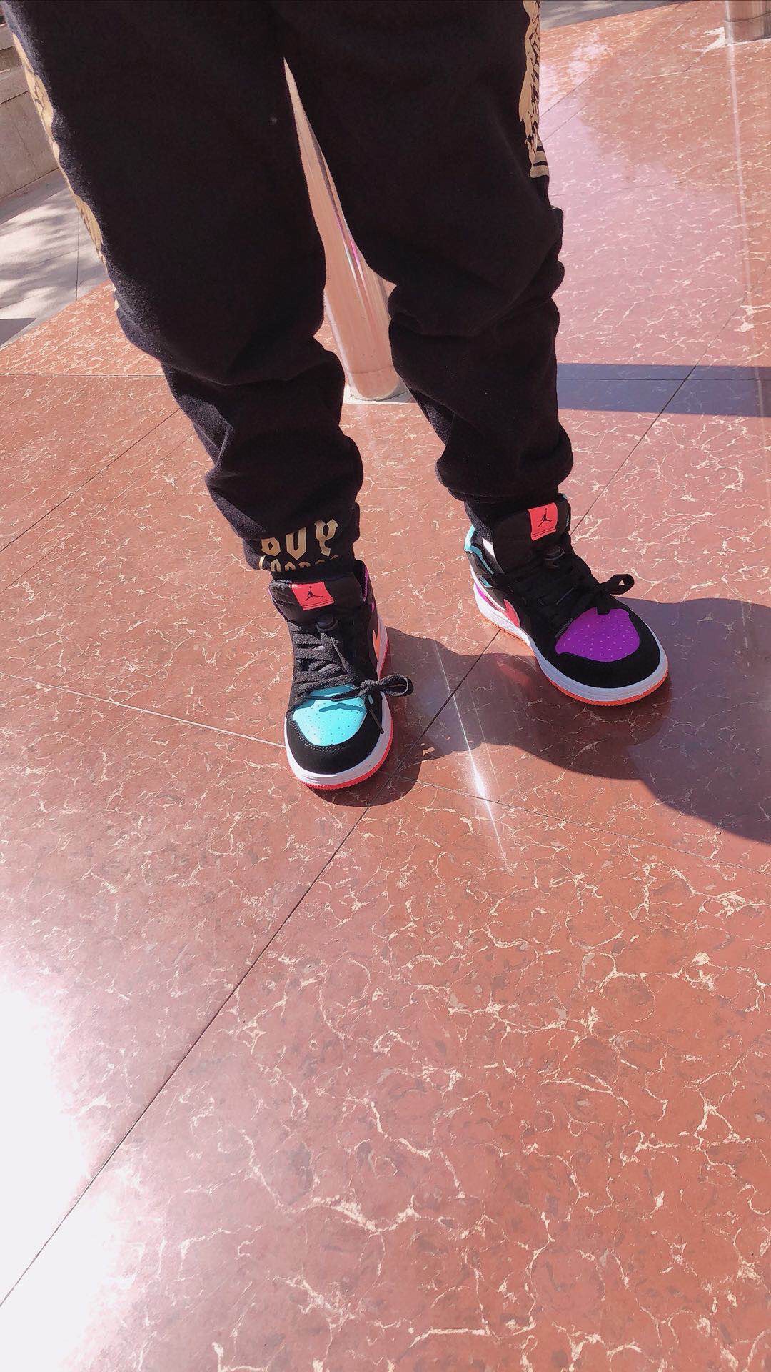 图片[9]-‼️活动价‼️‼️‼️ 乔一头层中帮系带儿童运动鞋 尺码：22-37码 优质皮料拼接，质感柔软细腻☁️ 经典中帮款式，上脚敲帅气🆒 附赠一对鞋带扣，穿脱更加方便✌🏻 橡胶耐磨防滑大底，脚感不言而喻✔️-选品中心