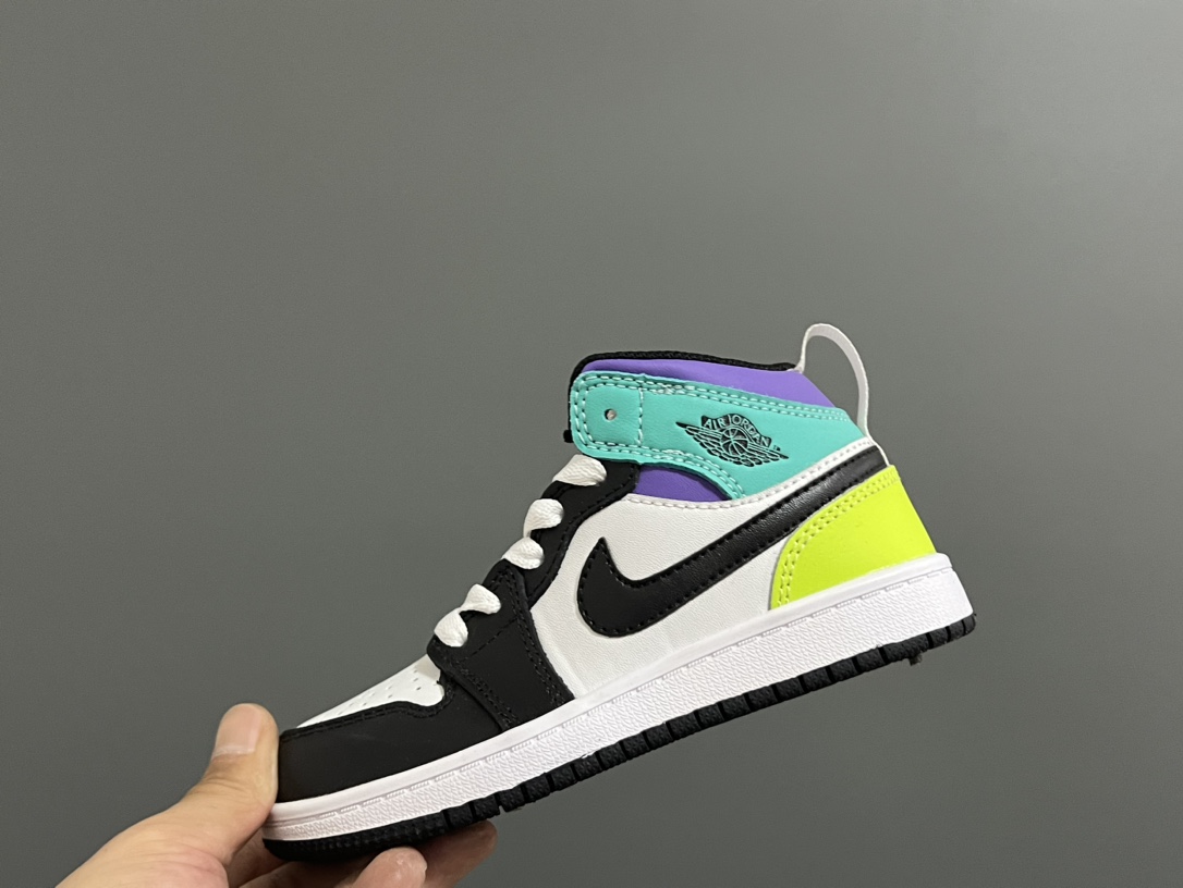 ‼️活动价‼️‼️‼️ 乔一头层中帮系带儿童运动鞋 尺码：22-37码 优质皮料拼接，质感柔软细腻☁️ 经典中帮款式，上脚敲帅气🆒 附赠一对鞋带扣，穿脱更加方便✌🏻 橡胶耐磨防滑大底，脚感不言而喻✔️-选品中心