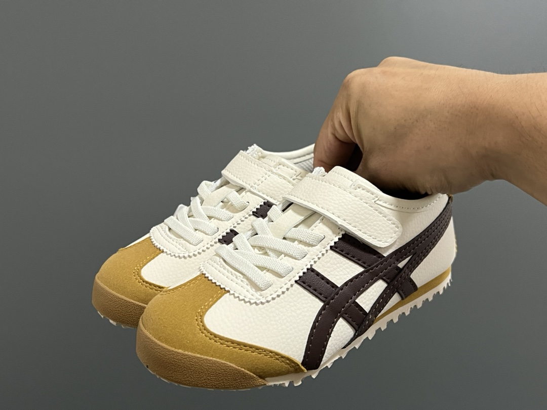 图片[2]-YSS 新款限量儿童魔术贴休闲鞋 尺码：22-37码 新工厂新工艺新材料🆕 新配色更好看啦✌🏻 经典款式设计，低调奢华有内涵❤️ 魔术贴松紧带设计，穿脱超方便✔️ 超弹橡胶大底，脚感超赞👍🏻-选品中心