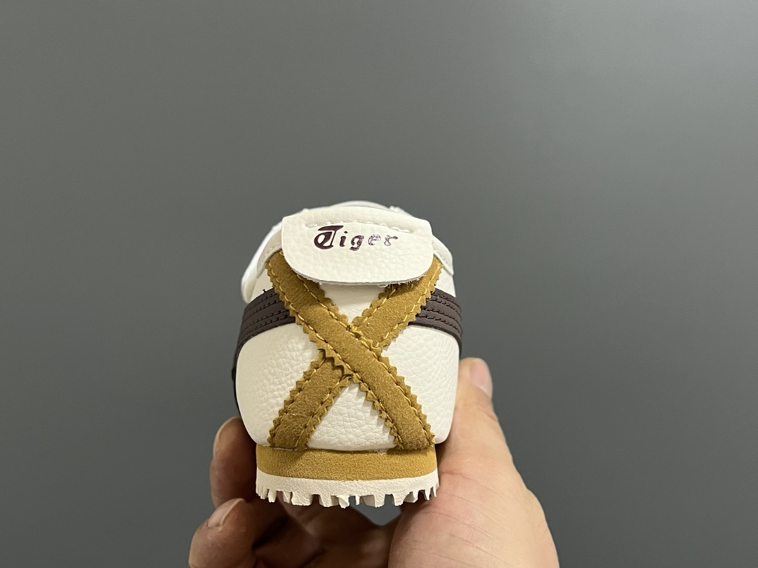 图片[6]-YSS 新款限量儿童魔术贴休闲鞋 尺码：22-37码 新工厂新工艺新材料🆕 新配色更好看啦✌🏻 经典款式设计，低调奢华有内涵❤️ 魔术贴松紧带设计，穿脱超方便✔️ 超弹橡胶大底，脚感超赞👍🏻-选品中心