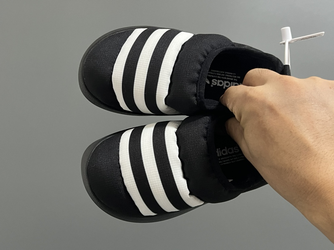 原单版A家新款面包儿童一脚蹬休闲鞋 尺码：28-38码 经典面包鞋系列，丑萌丑萌哒😍 空气棉面料，舒适不闷脚✌🏻 一脚蹬款式设计，穿脱方便✔️ 耐磨防滑大底，脚感超赞👍🏻-选品中心