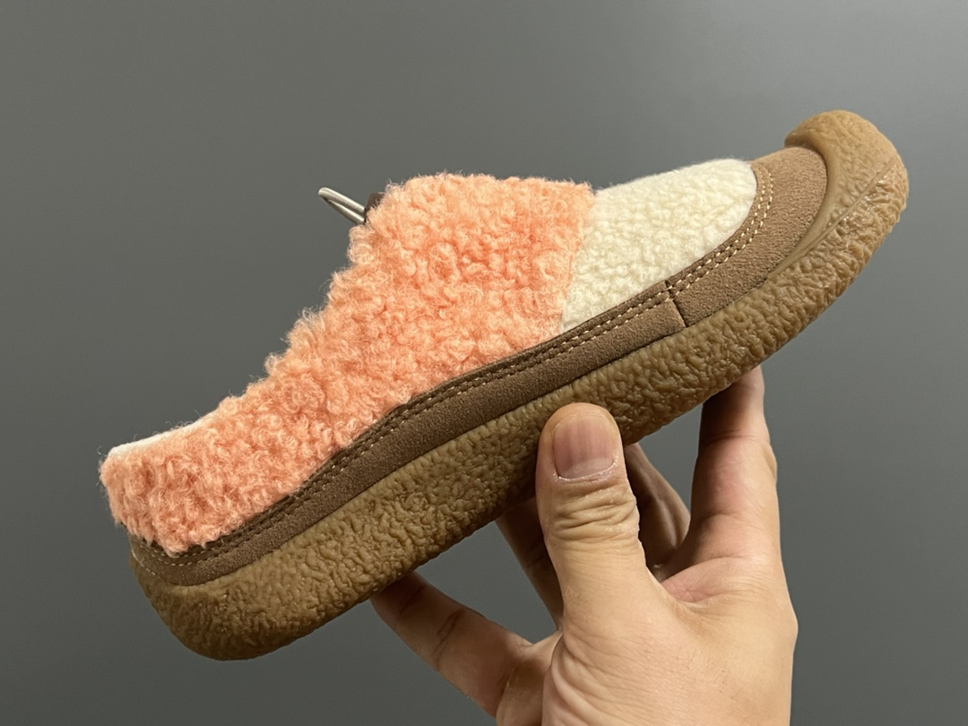 图片[6]-成人鞋 加绒款KEEN潮牌HOWSER保暖一脚蹬女鞋 KEEN小羊蹄🐑丑萌丑萌滴～ 鞋面采用毛茸茸的羊羔毛/毛毛 摸起来软软糯糯，超舒适❄️ 一脚蹬➕抽绳设计，穿脱方便✌🏻 超软橡胶大底，脚感超舒服☁️ 搭配堆堆袜，日韩系穿搭get✔️ 尺码：35 36 37 38 39-选品中心