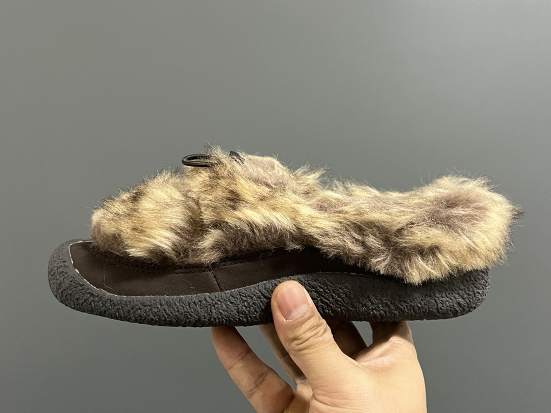 图片[4]-成人款 加绒款KEEN潮牌HOWSER保暖一脚蹬女鞋 KEEN小羊蹄🐑丑萌丑萌滴～ 鞋面采用毛茸茸的羊羔毛/毛毛 摸起来软软糯糯，超舒适❄️ 一脚蹬➕抽绳设计，穿脱方便✌🏻 超软橡胶大底，脚感超舒服☁️ 搭配堆堆袜，日韩系穿搭get✔️ 尺码：35 36 37 38 39-选品中心