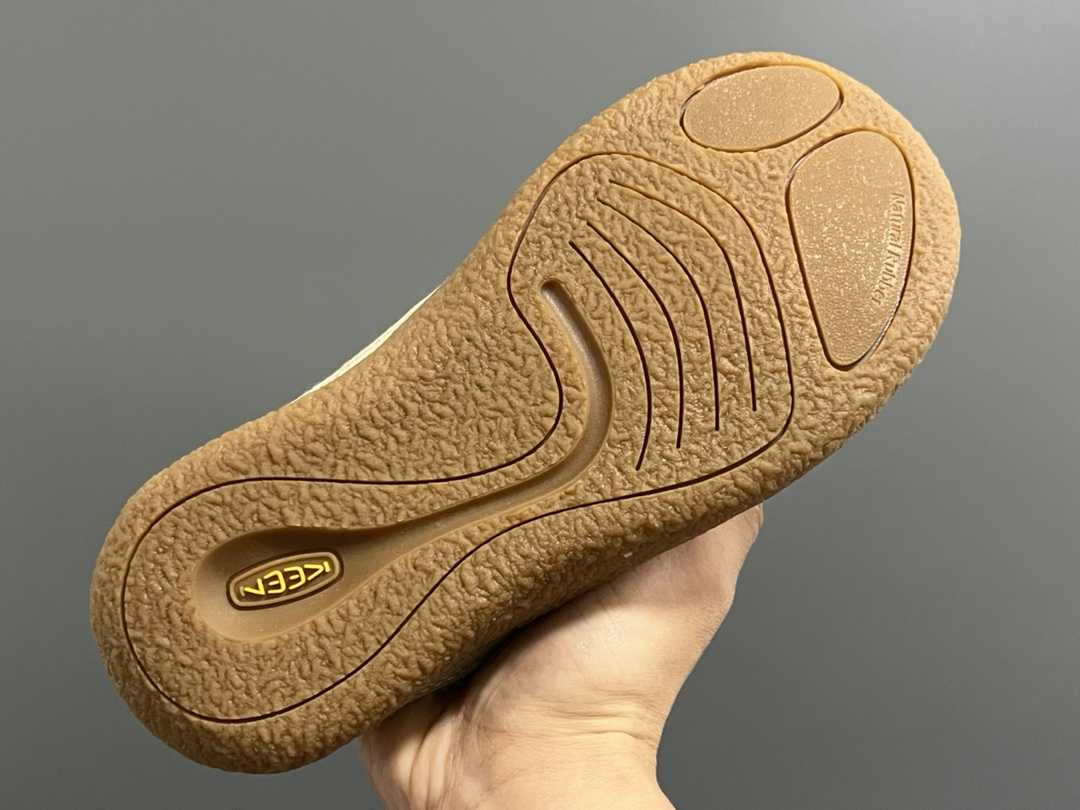 图片[5]-成人款 加绒款KEEN潮牌HOWSER保暖一脚蹬女鞋 KEEN小羊蹄🐑丑萌丑萌滴～ 鞋面采用毛茸茸的羊羔毛/毛毛 摸起来软软糯糯，超舒适❄️ 一脚蹬➕抽绳设计，穿脱方便✌🏻 超软橡胶大底，脚感超舒服☁️ 搭配堆堆袜，日韩系穿搭get✔️ 尺码：35 36 37 38 39-选品中心